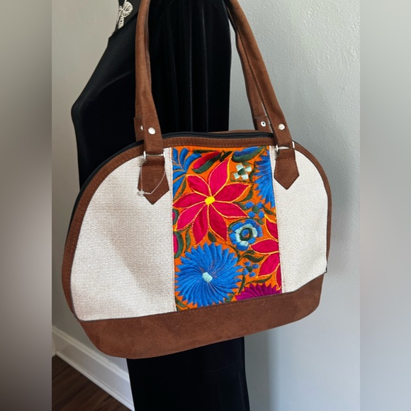 Handcrafted embroidered Floral Purse - Picture 2 of 11